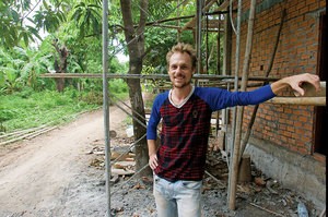 He Teaches Rock’N’Roll To Disadvantaged Children In Cambodia