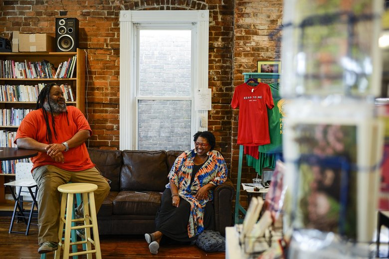 The Neighborhood Bookstore’s Unlikely Ally? The Internet